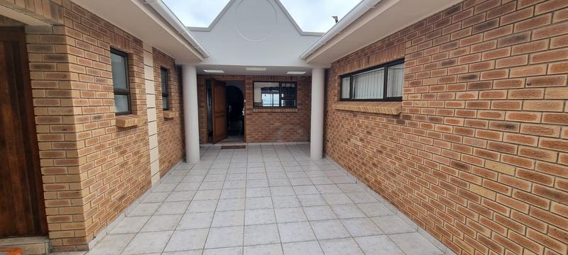 4 Bedroom Property for Sale in Mossel Bay Central Western Cape